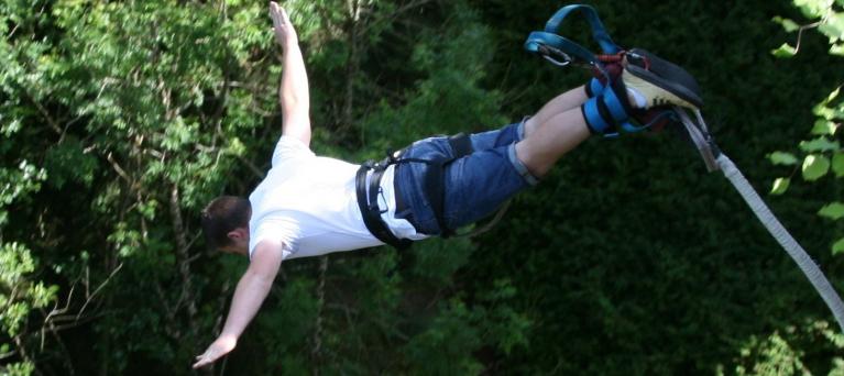 Saut à l'élastique Juré 42.